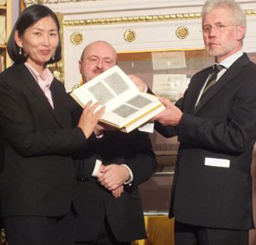 Үйсэн дээрх бичиг эх орондоо ирлээ